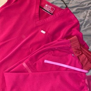 Large FIGS magenta, jogger set